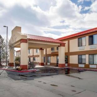 Фотографии гостиницы 
            Econo Lodge Pueblo