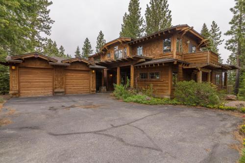 Фотографии гостевого дома 
            Charlton by Tahoe Truckee Vacation Properties
