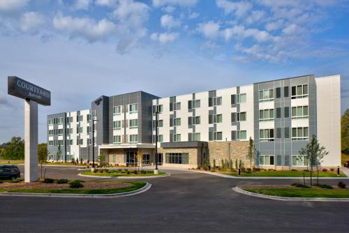 Фотография гостиницы Courtyard by Marriott Appleton Riverfront