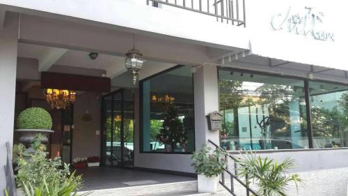 Фотография гостиницы Vaccinated Staff - OYO 427 Chill Apartment