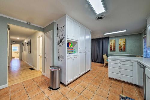 Фотография гостевого дома Downtown Lodi Luxury Home - 1 Mile to Lodi Lake!