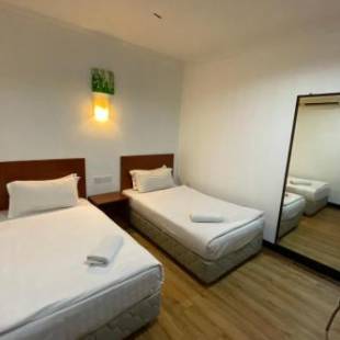 Фотографии гостиницы
OYO 89847 Switz Paradise Hotel