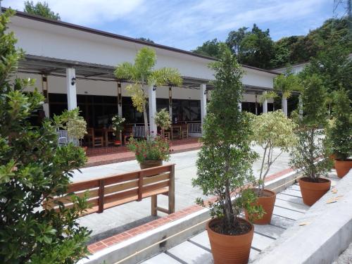 Фотографии гостевого дома 
            Daisy's 2 bedroom family home with private garden & BBQ