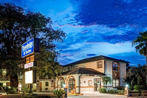 Фотография гостиницы Travelodge by Wyndham Suites St Augustine