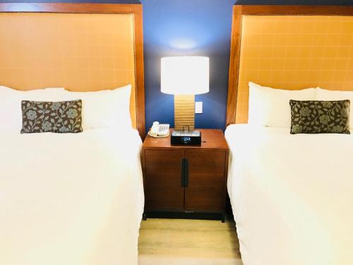 Фотография гостиницы Empire Inn & Suites