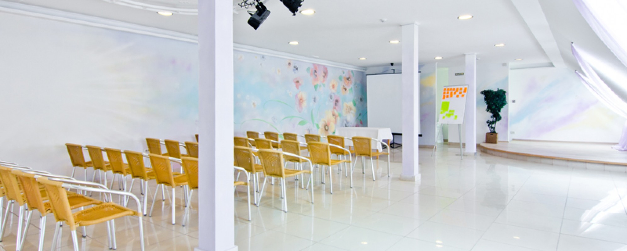 Фотографии конференц-зала Мансардный зал