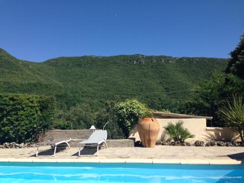 Фотографии гостевого дома 
            Maison d'une chambre avec piscine partagee et jardin clos a Saint Julien de la Nef