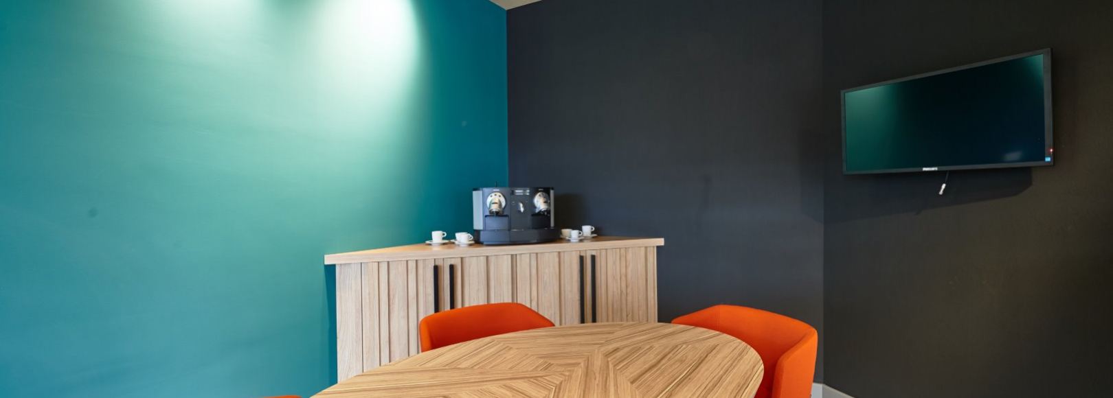 Фотография комнаты для переговоров Микро