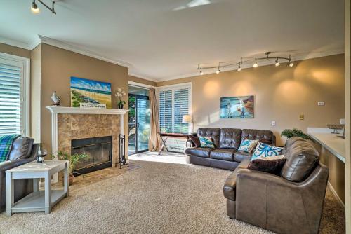 Фотография гостевого дома Beachfront Condo with BBQ and Monterey Bay Views