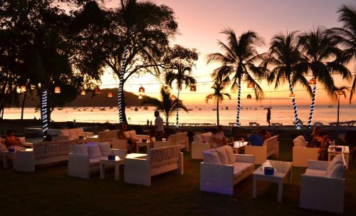 Фотография гостиницы Café de Playa beach front suites