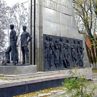 Фотография памятника Памятник льговским молодогвардейцам
