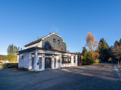 Фотография гостевого дома Gorgeous Mansion with Swimming Pool and Sauna in Bullingen