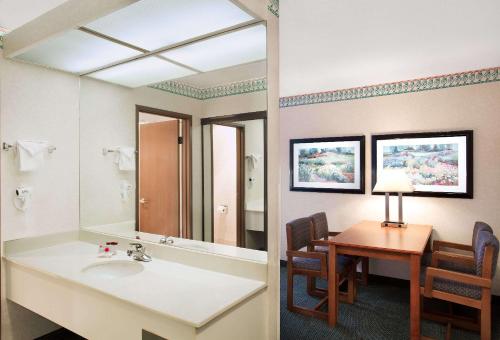 Фотография гостиницы Ramada by Wyndham Price