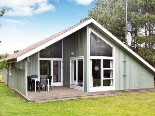 Фотография гостевого дома Three-Bedroom Holiday home in Dannemare 1