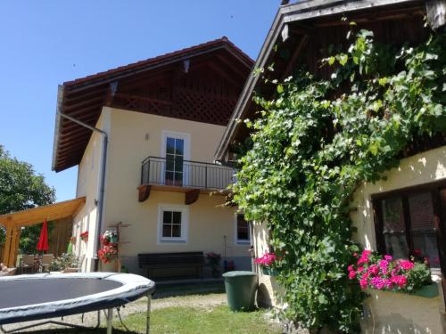 Фотография гостевого дома Haus Ella - Ferienhaus auf dem Land vor den Toren Salzburgs