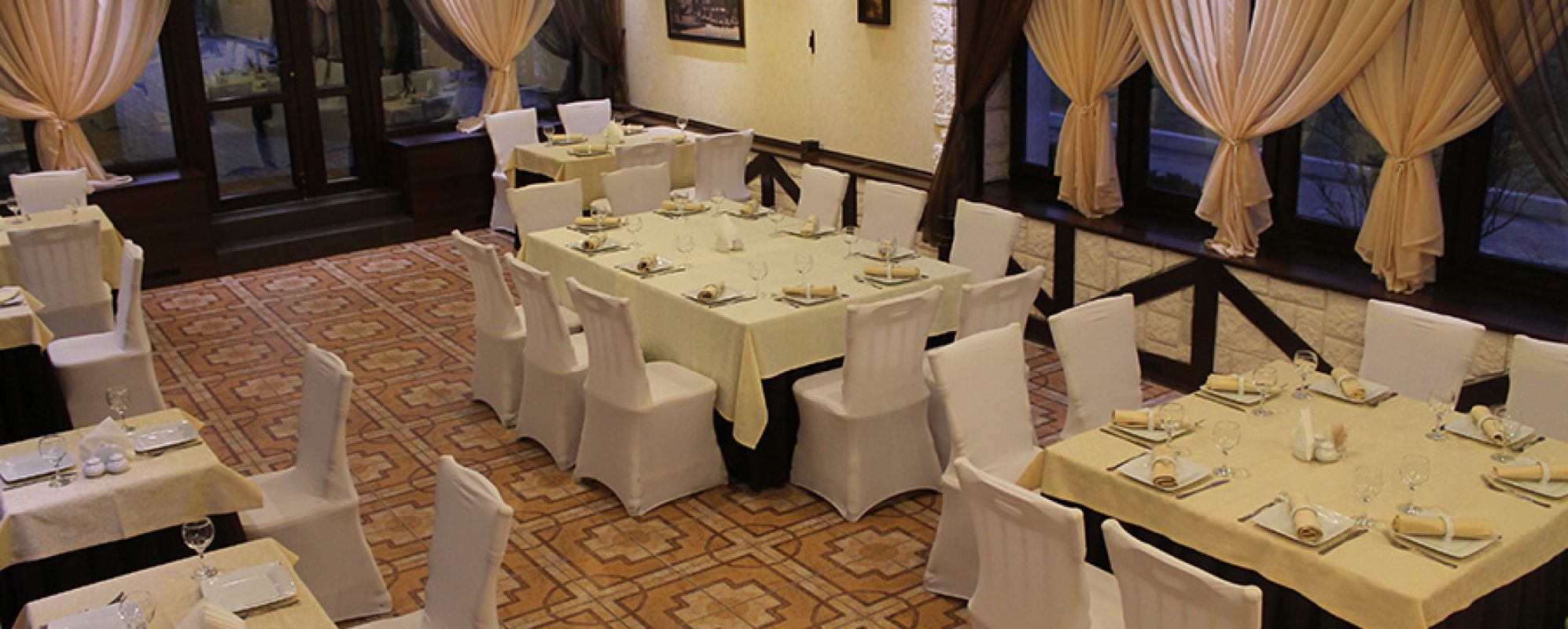 Фотографии банкетного зала Нижний зал