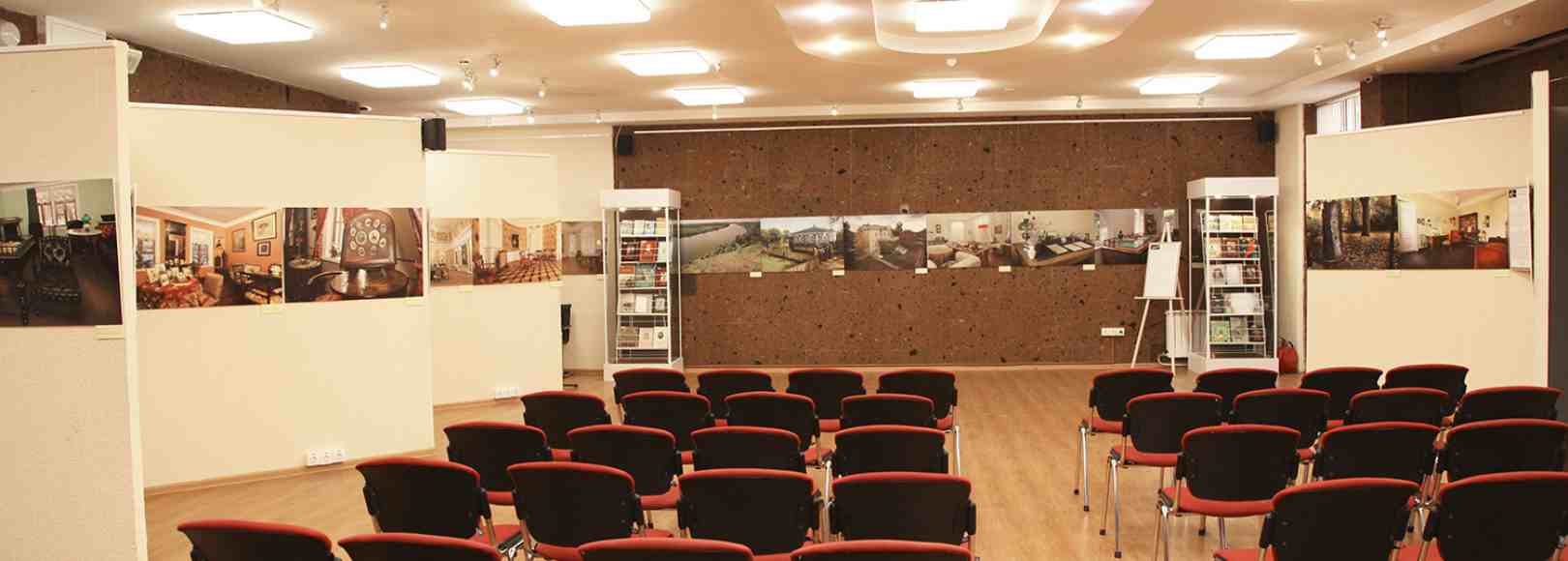 Фотография конференц-зала Выставочный зал Донской государственной публичной библиотеки