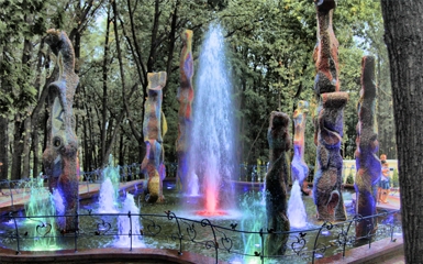 Фотографии достопримечательности 
            Фонтан на Поляне Сказок