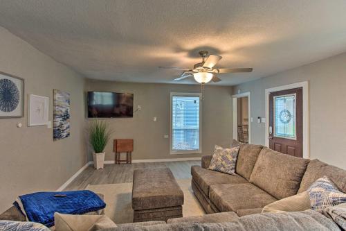 Фотографии гостевого дома
Modern Family Home with Yard Less Than 1Mi to Cowboys Stadium