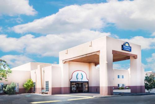 Фотография гостиницы Days Inn & Suites by Wyndham Lordsburg
