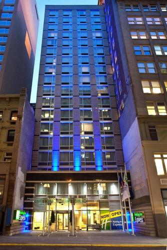Фотография гостиницы Holiday Inn Express - Times Square South, an IHG Hotel