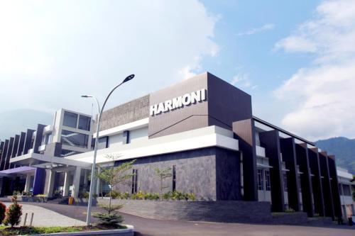 Фотография гостиницы Harmoni Hotel Garut