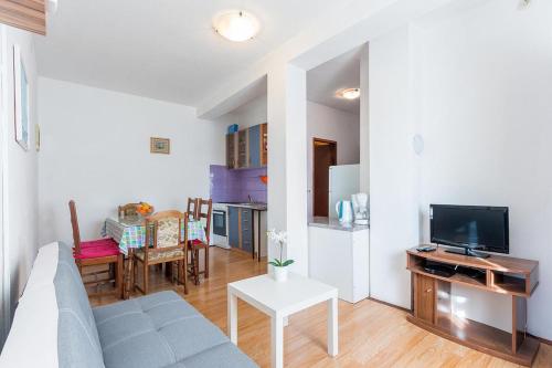 Фотография гостевого дома Apartments by the sea Medulin - 17995