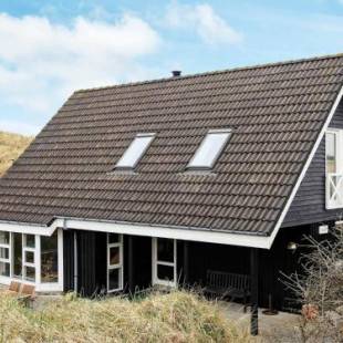 Фотографии гостевого дома
Three-Bedroom Holiday home in Saltum 4