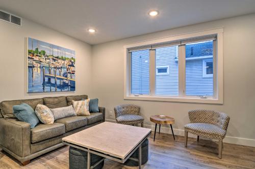 Фотография гостевого дома Modern Michigan Condo Less Than 1 Mi to Grand Traverse Bay