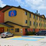 Фотография гостиницы Motel 6 Kingsland - Ultra Sparkling - Indoor Hotel - Non-Smoking Property with New Chiropractor approved beds - 24 Hour Coffee Bar - On-Site Shoeshine - Free Fiber Speed WiFi Internet in all room - Book NOW and Save