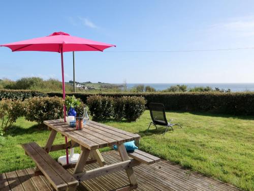 Фотографии гостевого дома 
            Holiday Home Mer d'Iroise 1 - LCQ104