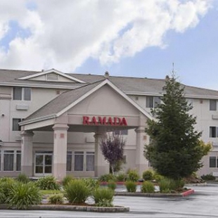 Фотография гостиницы Ramada Limited Redding