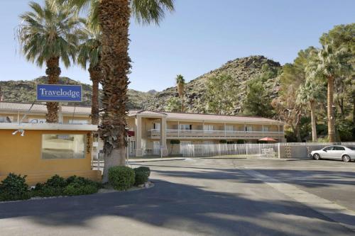 Фотография гостиницы Travelodge by Wyndham Cathedral City