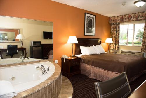 Фотография гостиницы Travelodge by Wyndham Grove City / So. Columbus