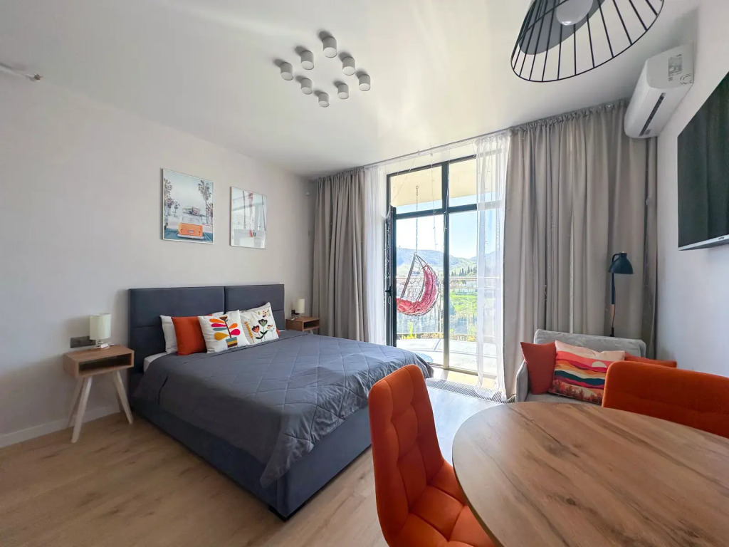 Фотография квартиры Апартаменты Дизайнерская Студия LS-Relax Time c видом на море и горы с 14 Этажа