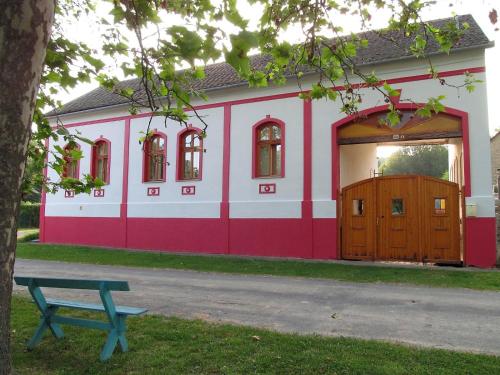 Фотография гостевого дома Napkorong Vendégház Feked