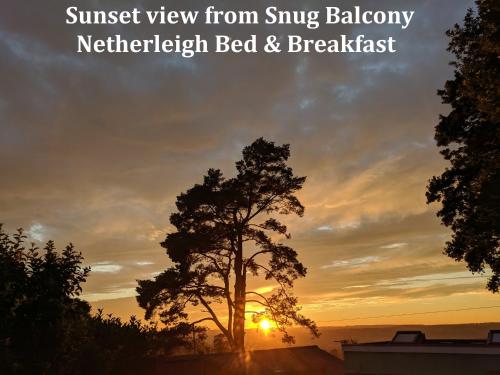 Фотография мини отеля Small snug en-suite with stunning views near Lyme Regis - Contactless Check-In