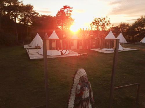 Фотография кемпинга Pinewood Park - Tipis, Hot Tubs and Lodges