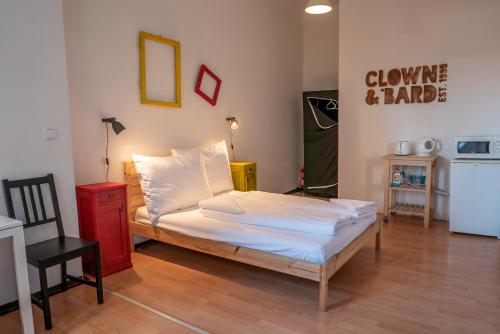 Фотография хостела Clown and Bard Hostel