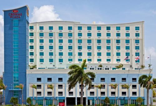 Фотография гостиницы Crowne Plaza Hotel & Resorts Fort Lauderdale Airport/ Cruise, an IHG Hotel
