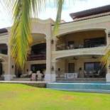 Фотография гостевого дома Stunning beachfront Flamingo mansion with incomparable ocean setting