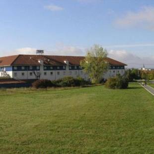 Фотографии гостиницы 
            Center Hotel Drive Inn