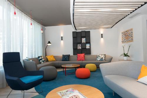 Фотография гостиницы Holiday Inn Express Paris - Velizy, an IHG Hotel