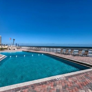 Фотография гостевого дома Oceanfront Home with Balcony Steps to Daytona Beach