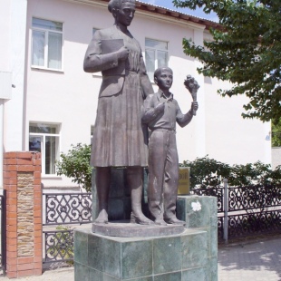 Фотография памятника Памятник Первой учительнице