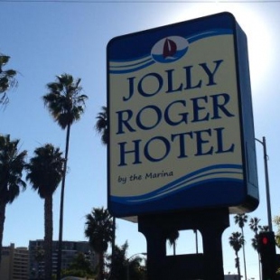 Фотография гостиницы Jolly Roger Hotel