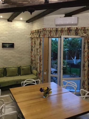 Фотографии гостевого дома
Релакс Домик