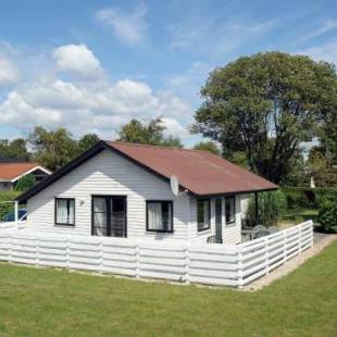 Фотографии гостевого дома
Four-Bedroom Holiday home in Hejls 2