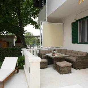 Фотографии гостевого дома
Family friendly apartments with a swimming pool Kastel Luksic, Kastela - 15773