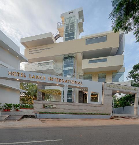 Фотографии гостиницы 
            Hotel Lance International